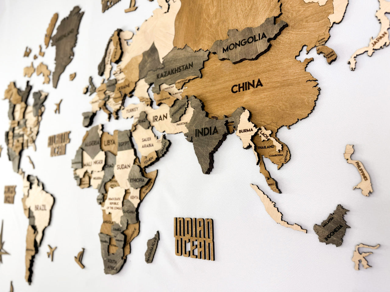 Багатошарова карта світу колір Wander