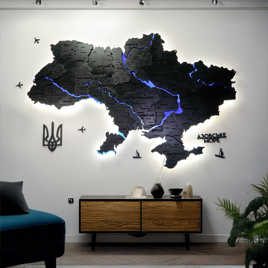 Деталізована карта України з підсвіткою річок та по контуру колір Black