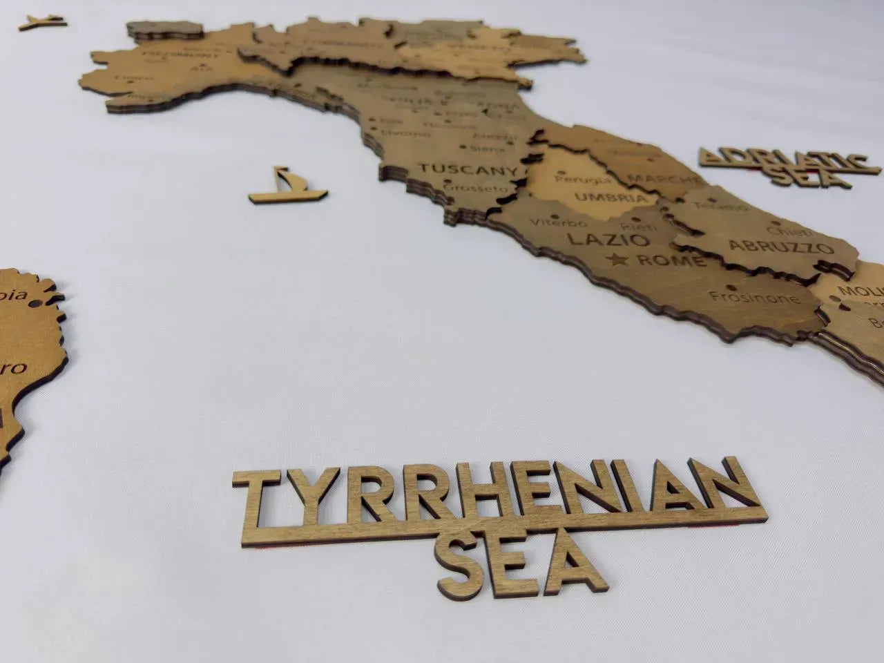 Багатошарова карта Італії з дерева, колір Rosewood