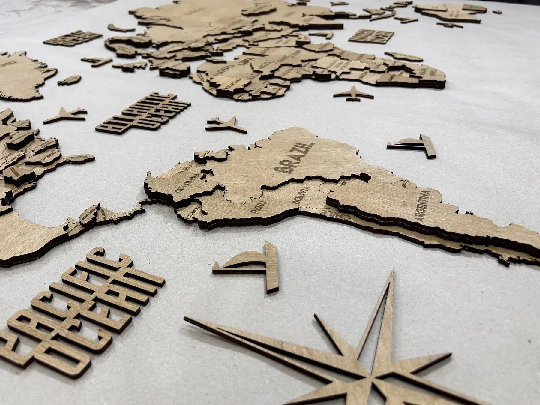 Багатошарова карта світу колір Oak