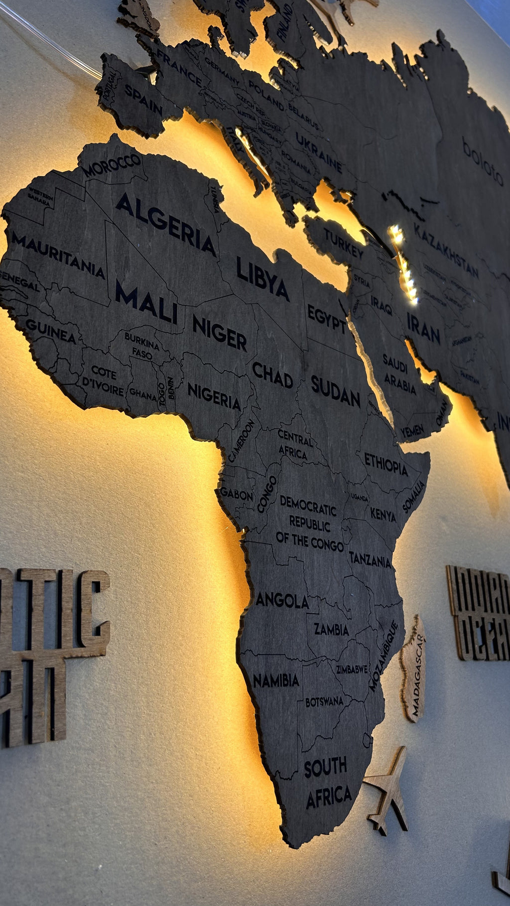 Одношарова карта світу з підсвіткою колір Rosewood 1