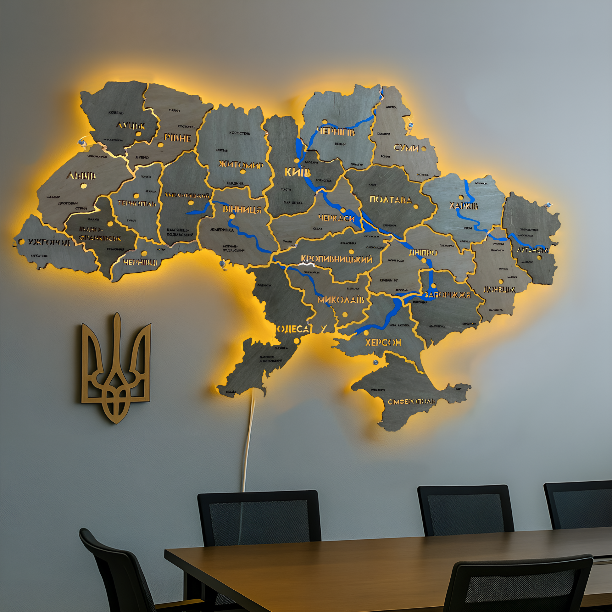 Карта України на акрилі з фарбованими річками та підсвіткою між областями, колір Light Tree