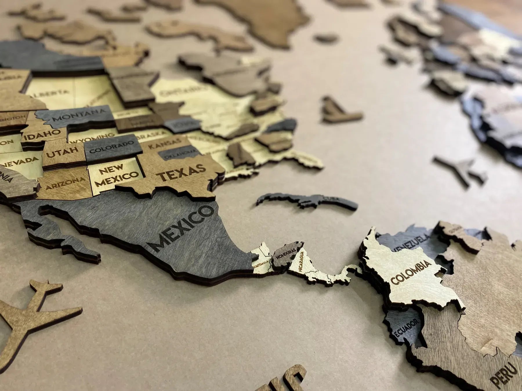 Багатошарова карта світу колір Soulmar