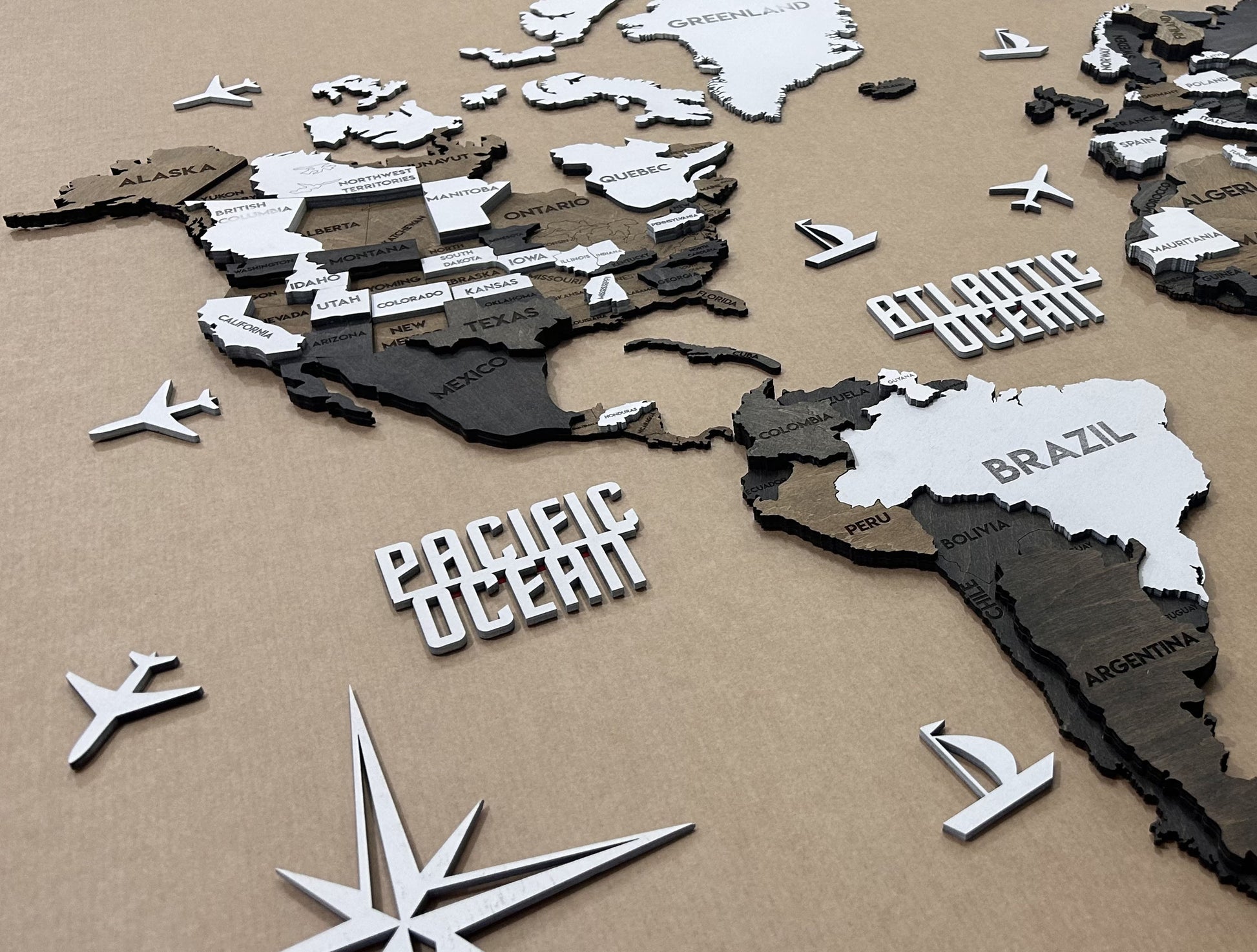 Багатошарова карта світу з підсвіткою колір Grunge