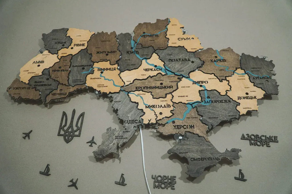 Карта України на акрилі з фарбованими річками та підсвіткою між областями, колір Brut