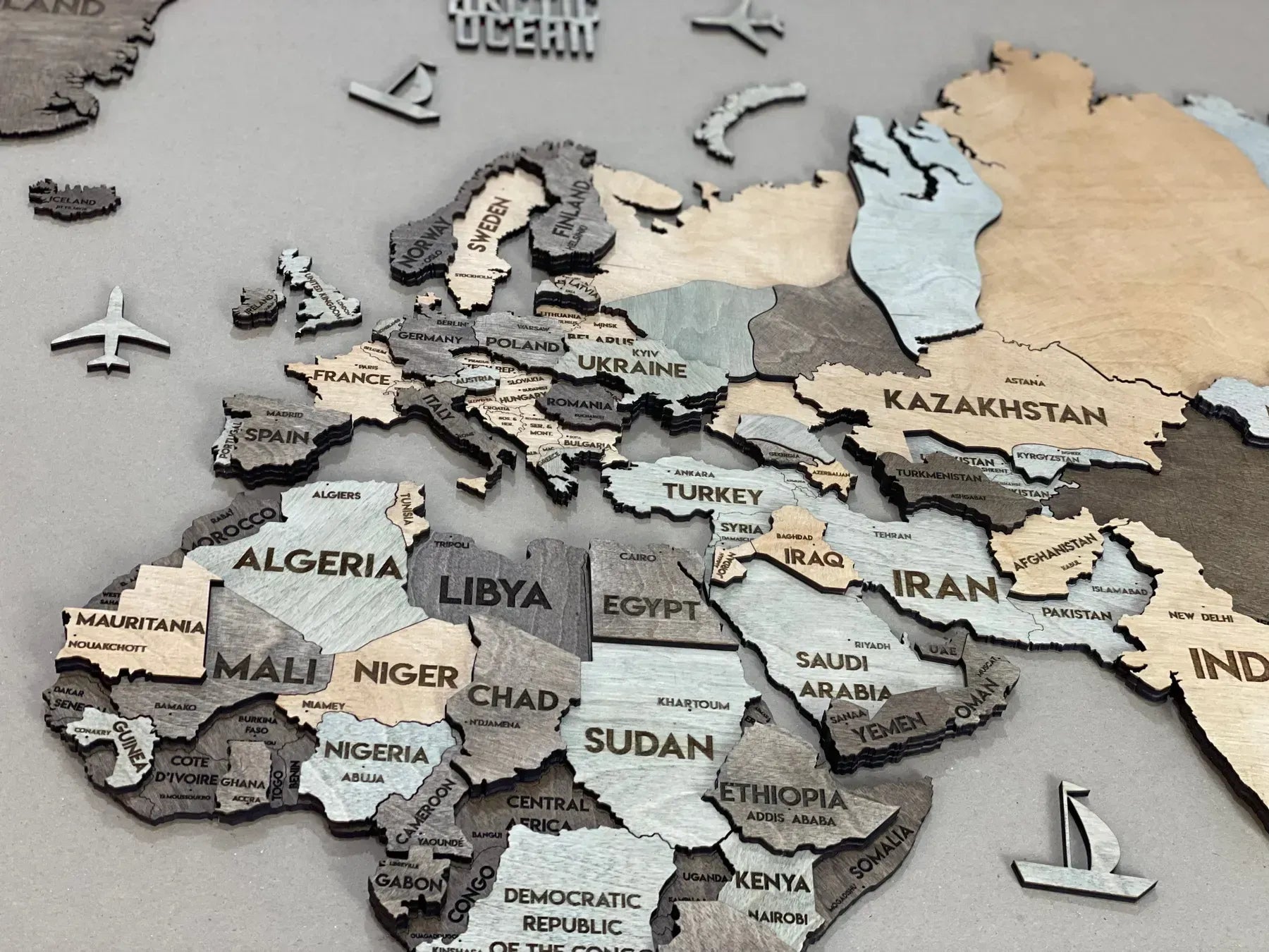 Багатошарова карта світу колір Memory з столицями