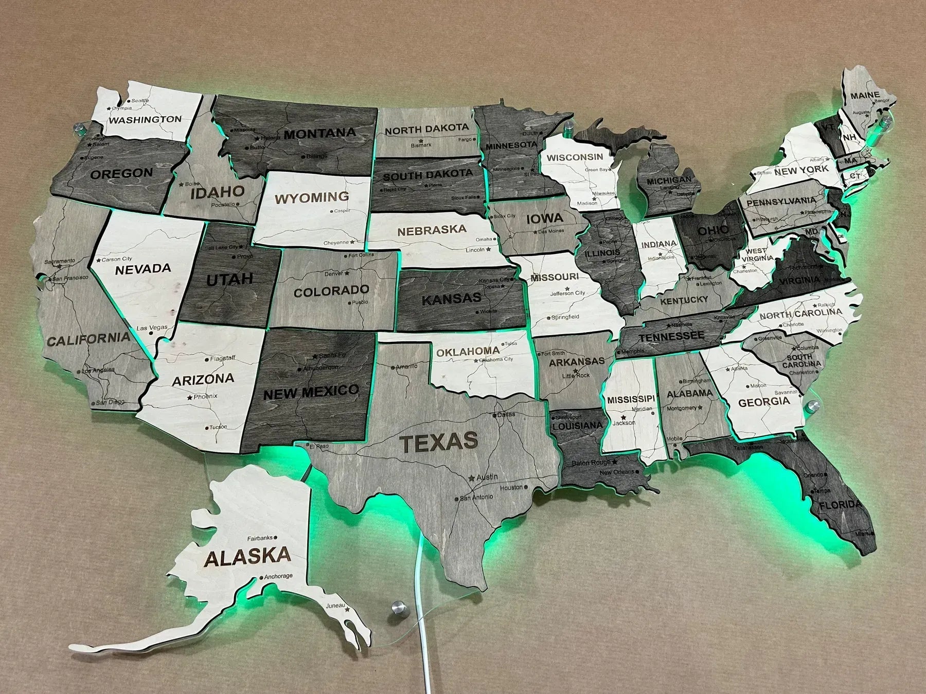 Карта США з дорогами на акрилі з підсвіткою RGB між штатами колір Black&White