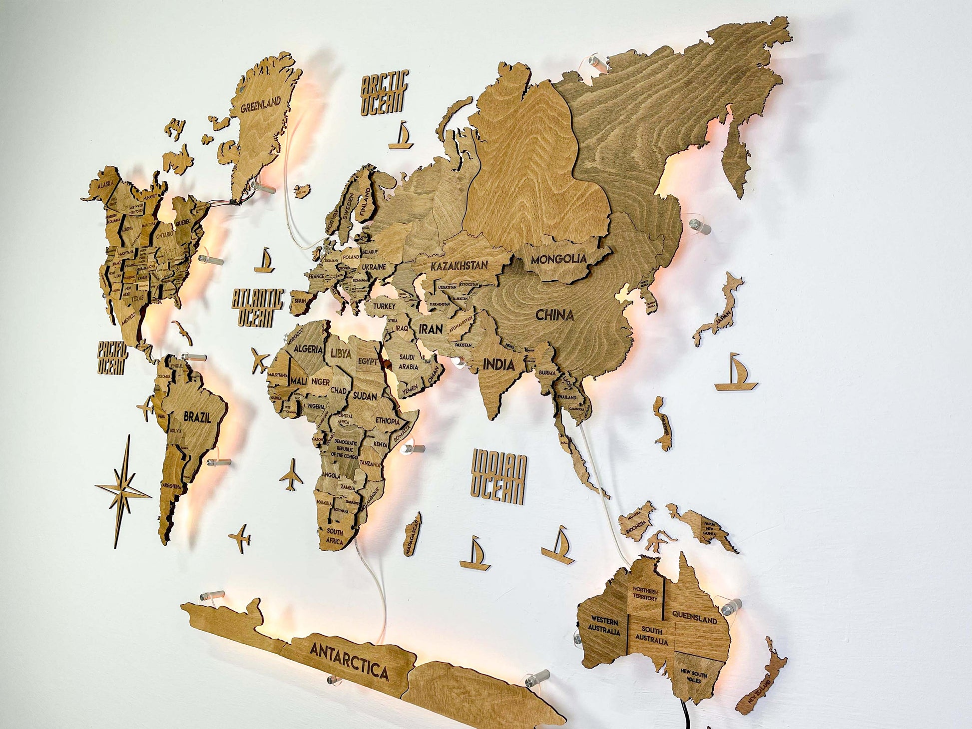 Багатошарова карта світу з підсвіткою RGB колір Brown