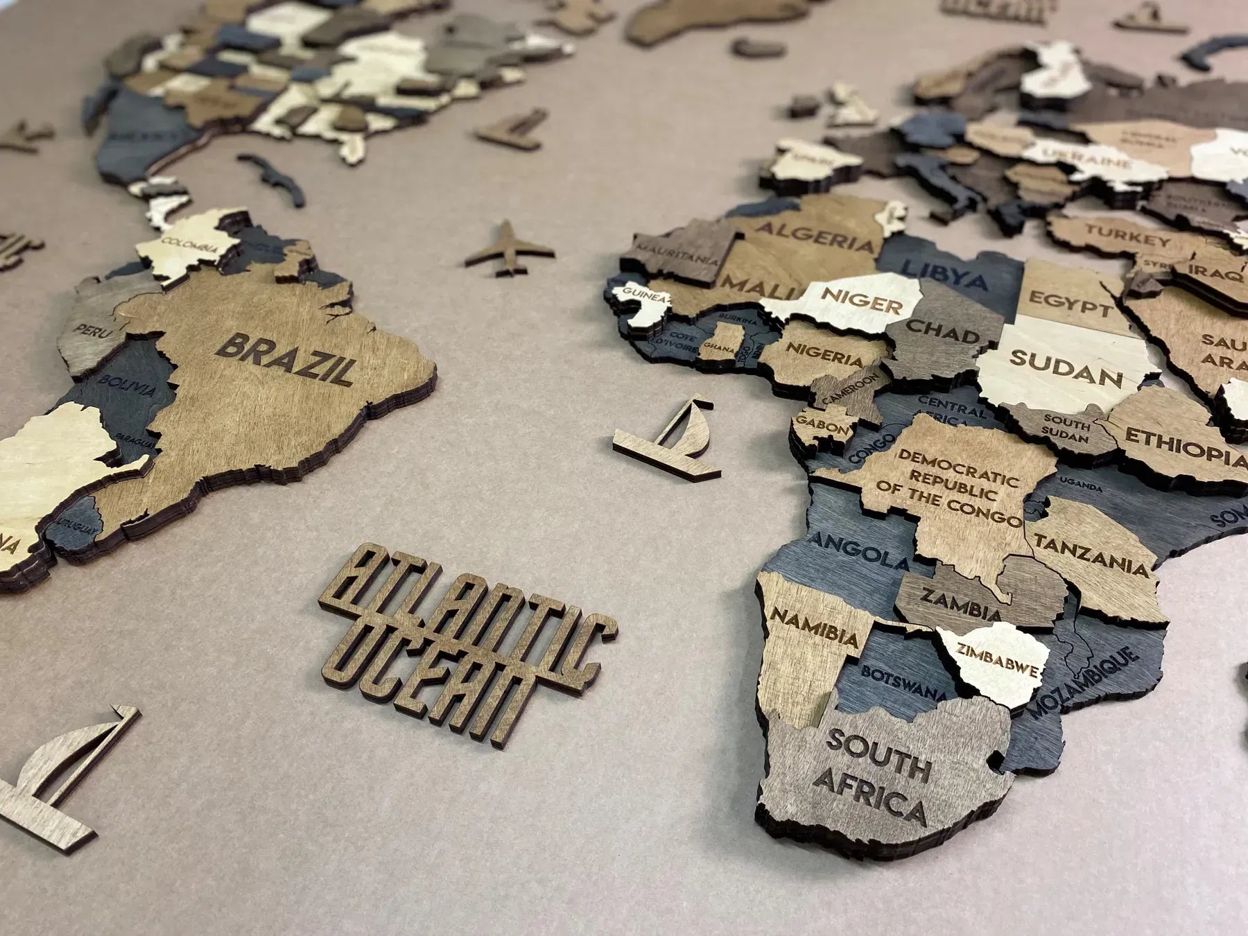 Багатошарова карта світу колір Soulmar