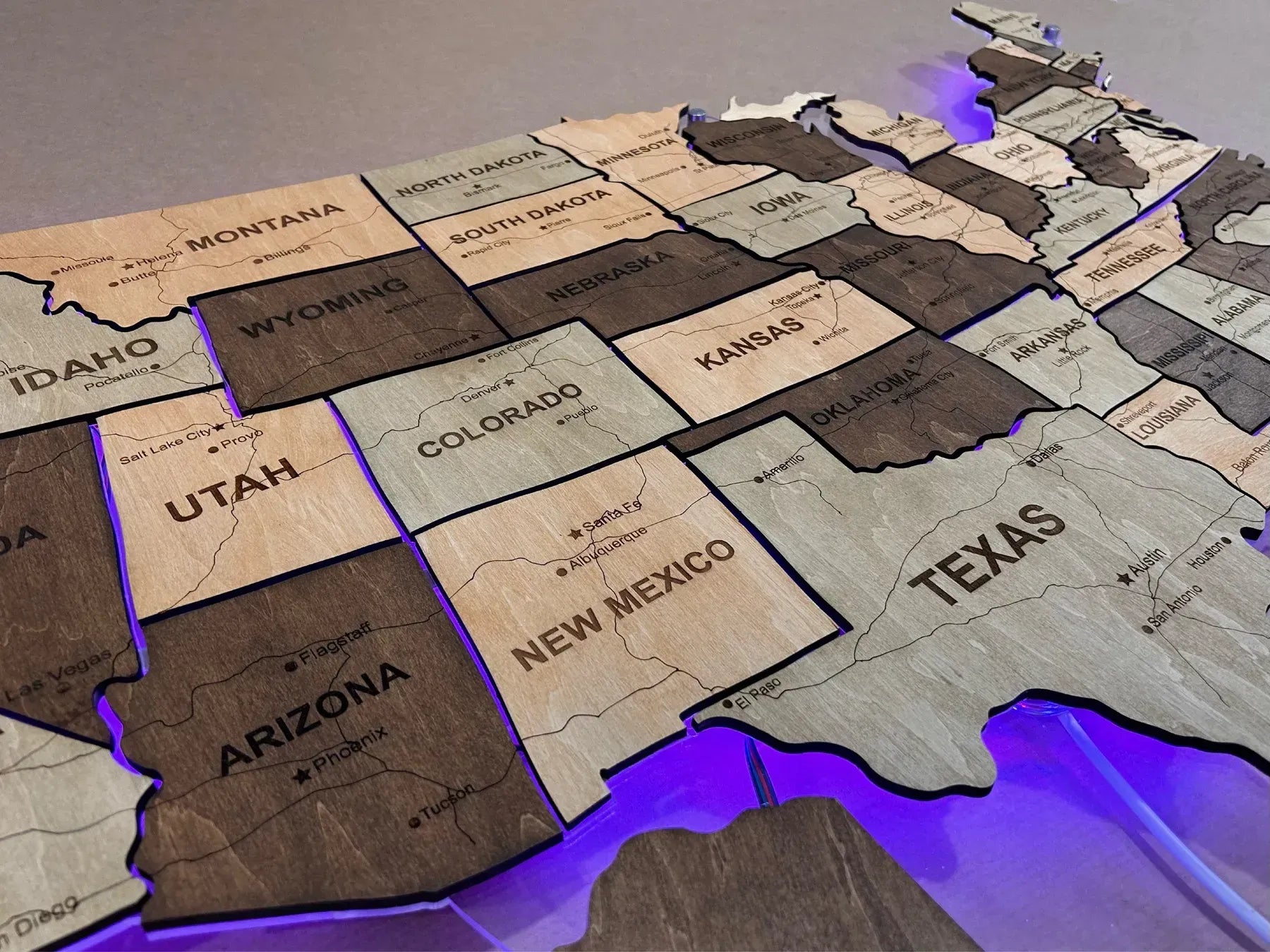 Карта США з дорогами на акрилі з підсвіткою RGB між штатами колір Memphis