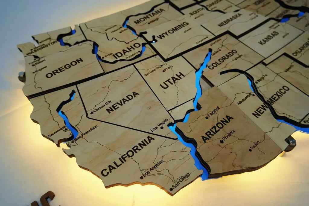 Карта США на акрилі, з дорогами та підсвіткою річок та по контуру, колір Natural