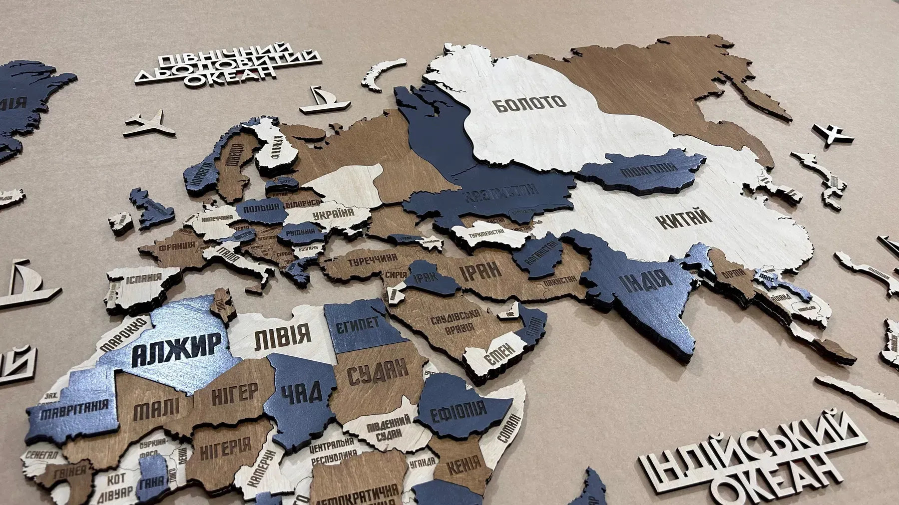 Багатошарова карта світу колір Country