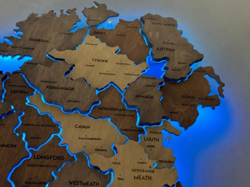 Багатошарова карта Ірландії на акрилі з підсвіткою між регіонами, колір Rosewood