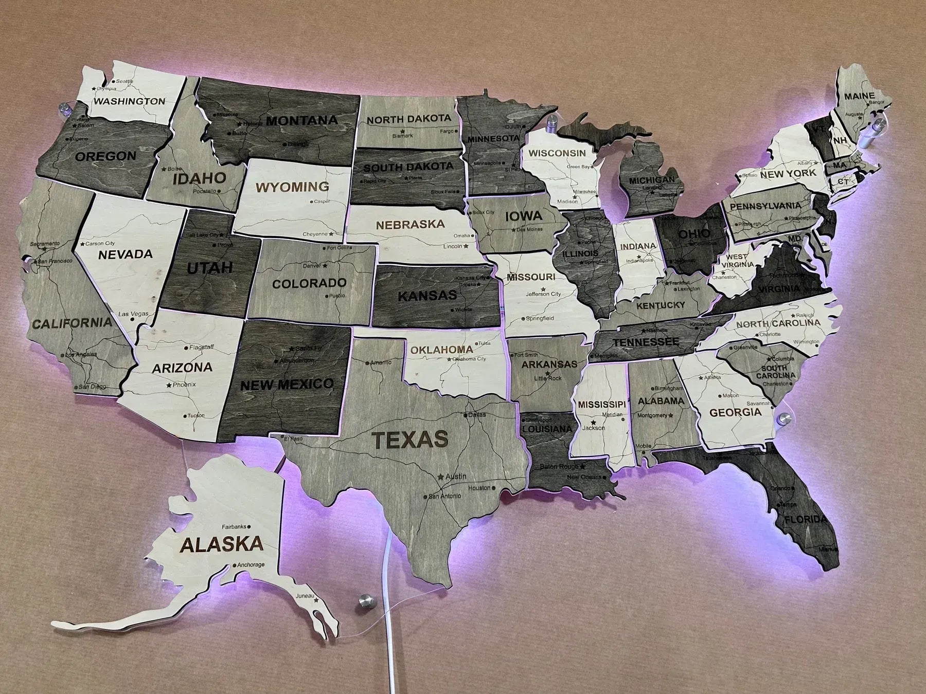 Карта США з дорогами на акрилі з підсвіткою RGB між штатами колір Black&White