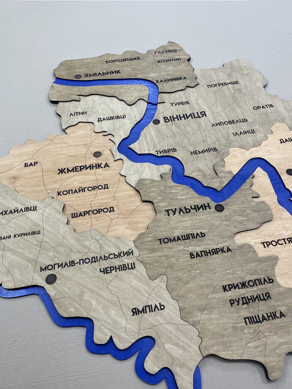 Багатошарова карта Вінницької області з річками, колір Light Tree