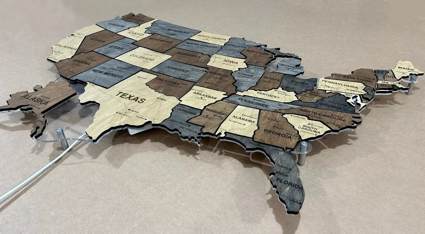 Карта США з дорогами на акрилі з підсвіткою між штатами колір Brut