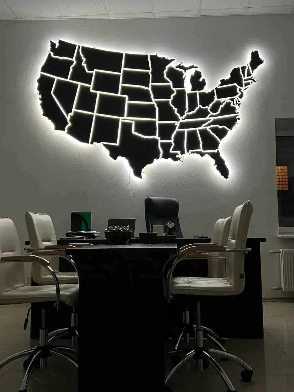 Карта США без гравіювання на акрилі з підсвіткою між штатами колір Black