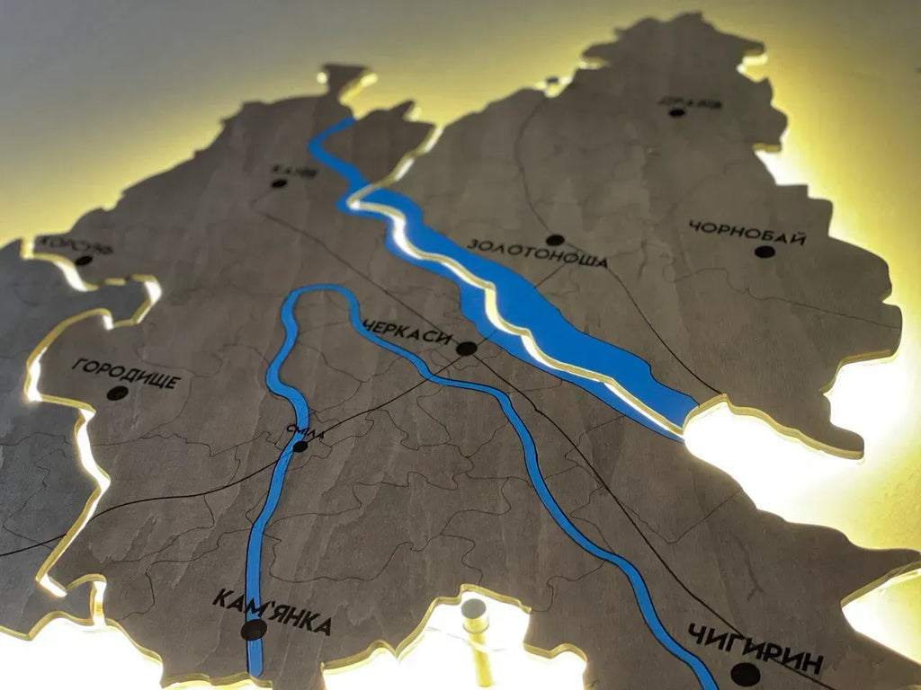 Карта Черкаської області на акрилі, з фарбованими річками та підсвіткою між районами