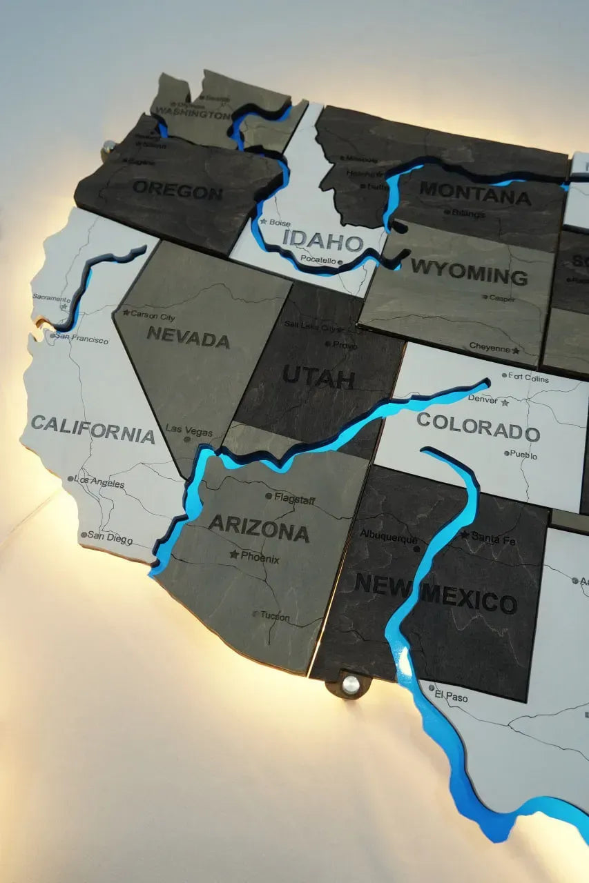 Карта США на акрилі, з дорогами та підсвіткою річок та по контуру, колір Black&White