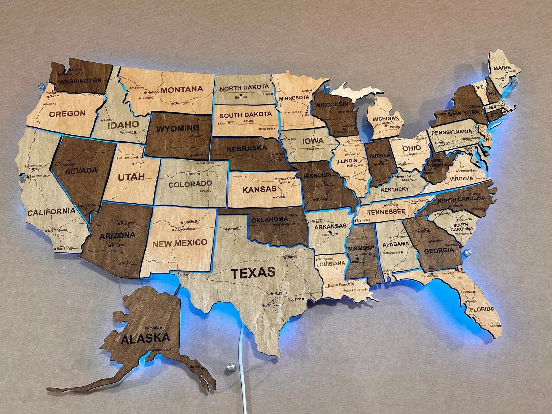 Карта США з дорогами на акрилі з підсвіткою RGB між штатами колір Memphis