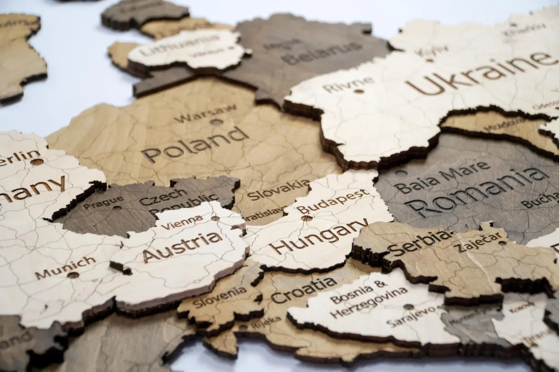 Карта Європи багатошарова колір Terra