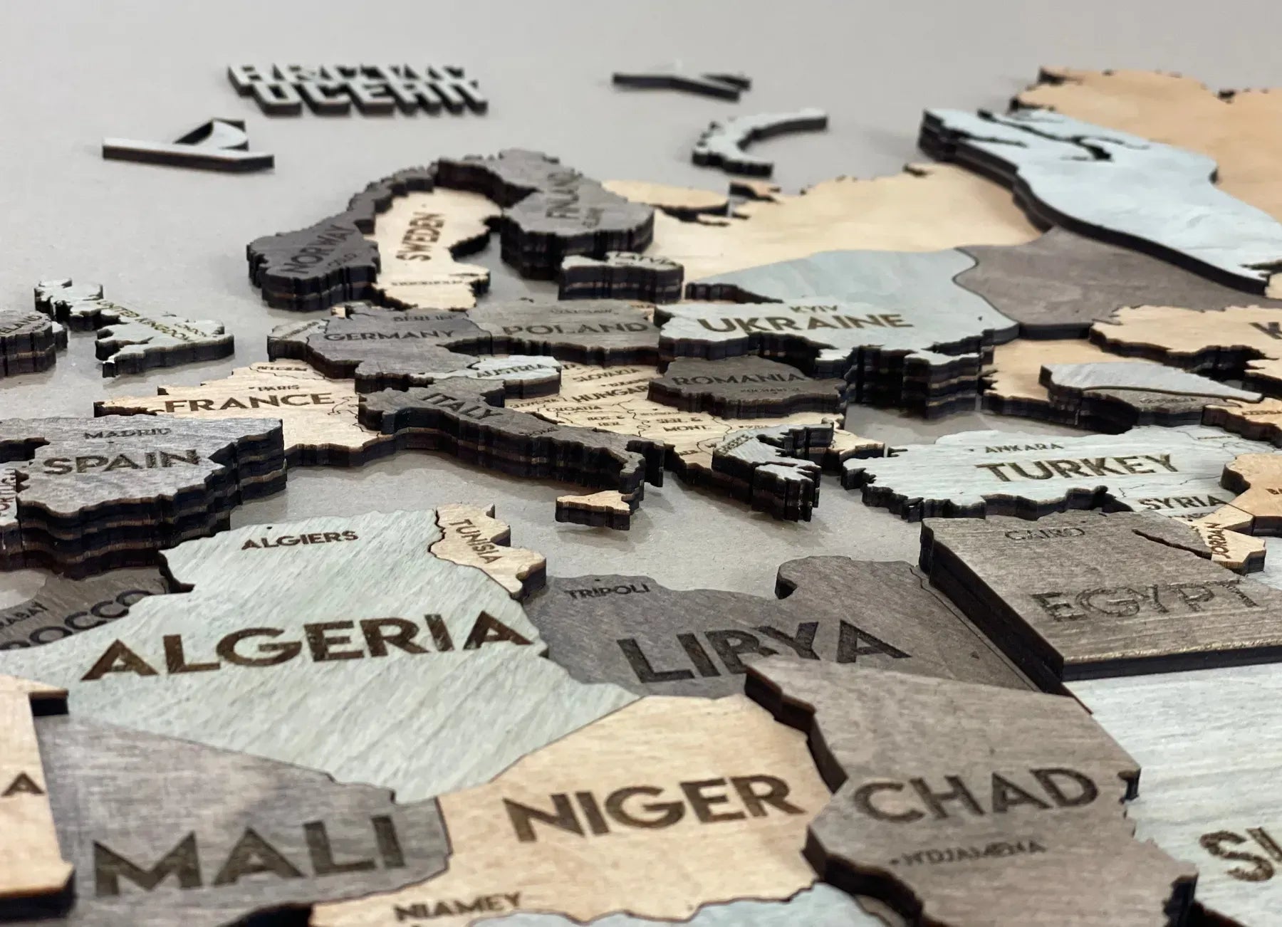 Багатошарова карта світу колір Memory з столицями