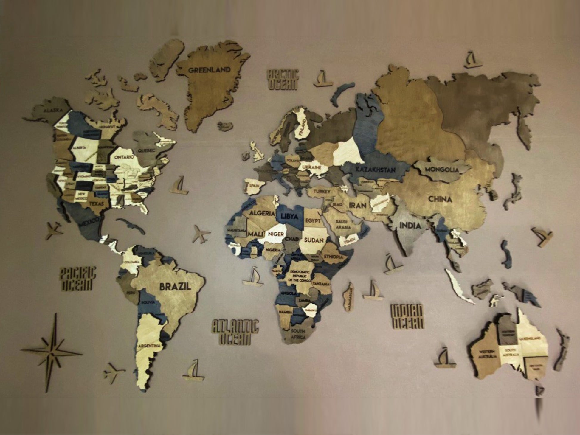 Багатошарова карта світу колір Soulmar