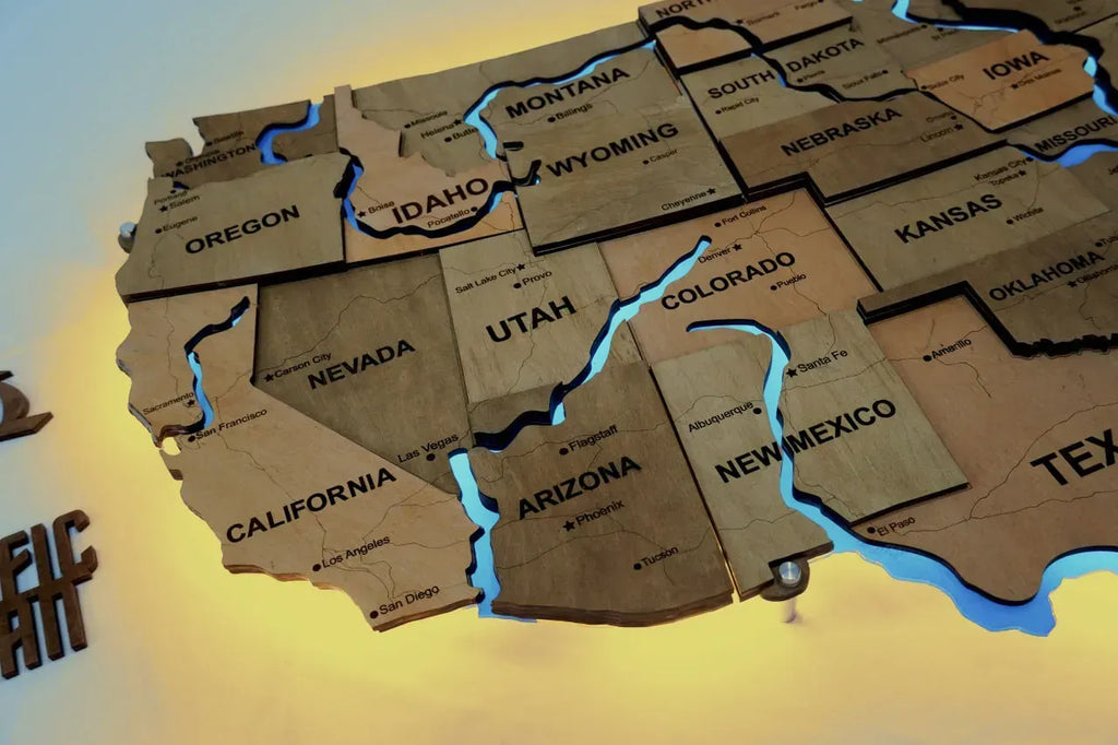 Карта США на акрилі, з дорогами та підсвіткою річок та по контуру, колір Light Tree