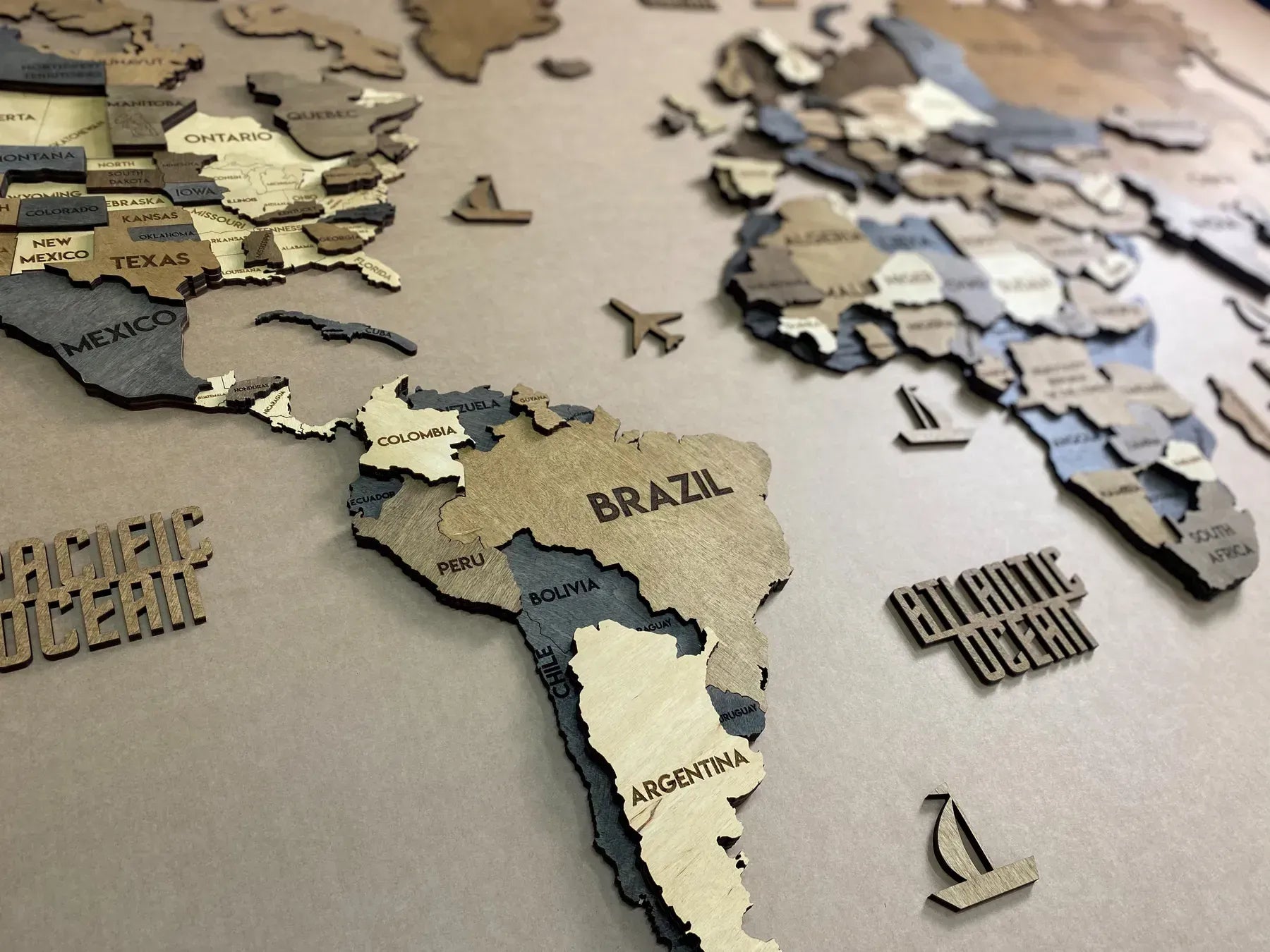 Багатошарова карта світу колір Soulmar