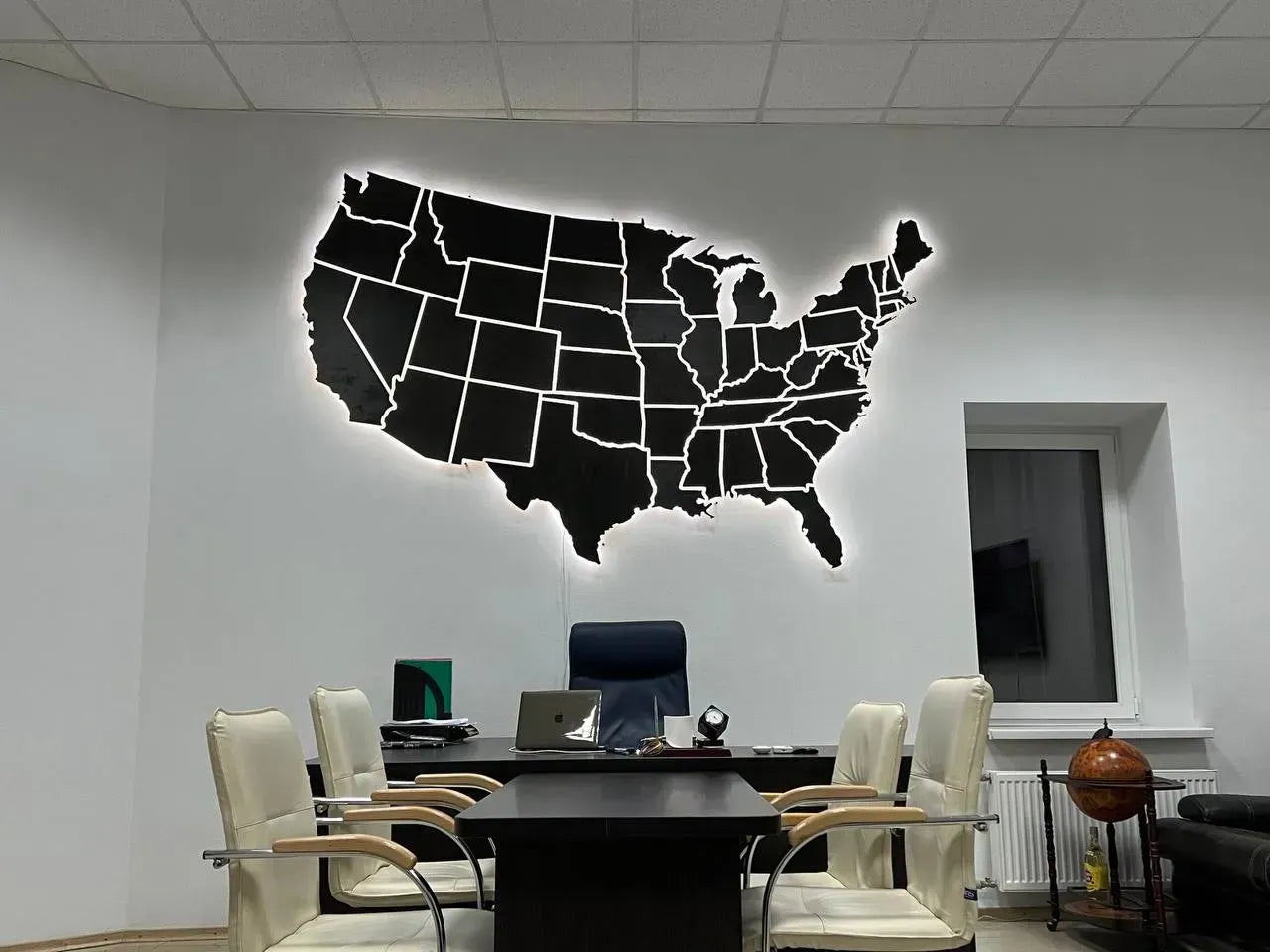 Карта США без гравіювання на акрилі з підсвіткою між штатами колір Black