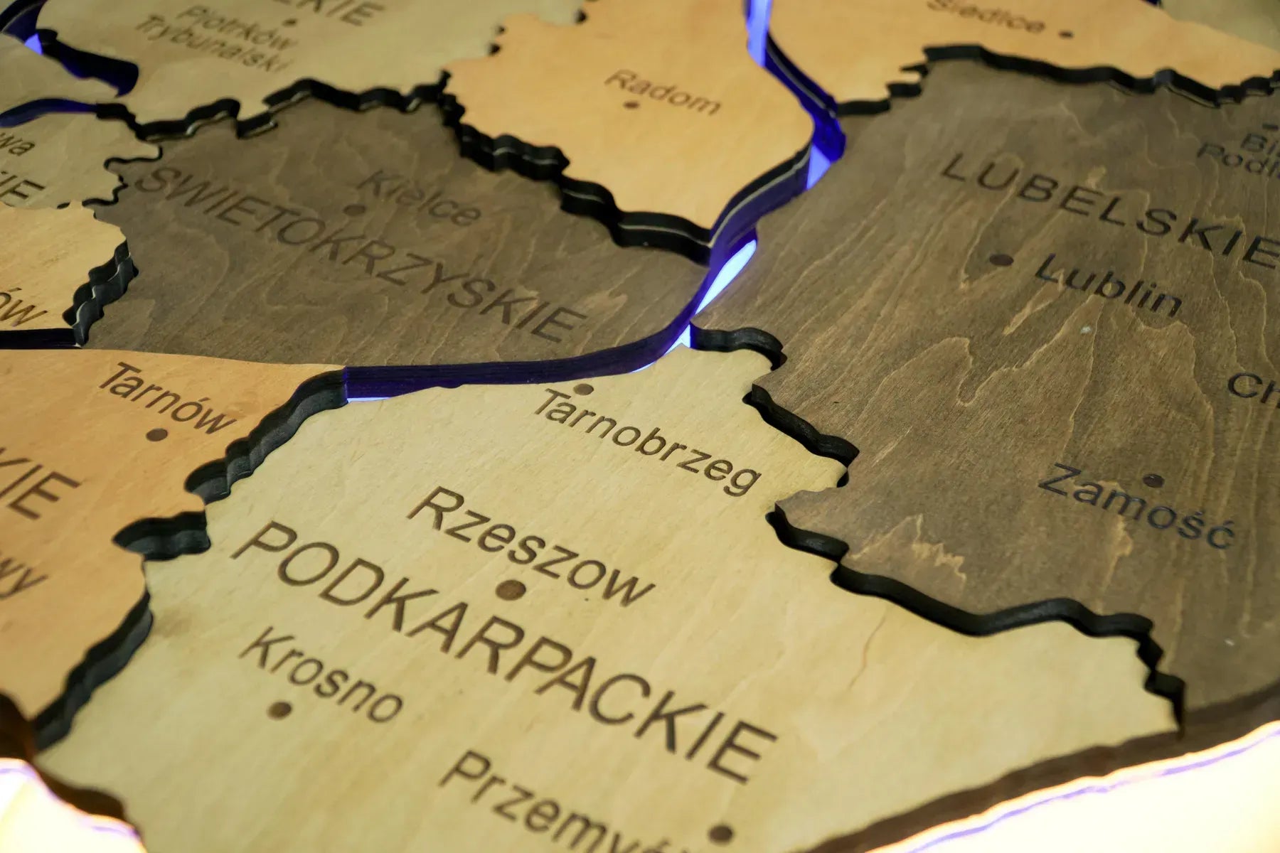Карта Польщі на акрилі з підсвіткою між областями колір Light tree