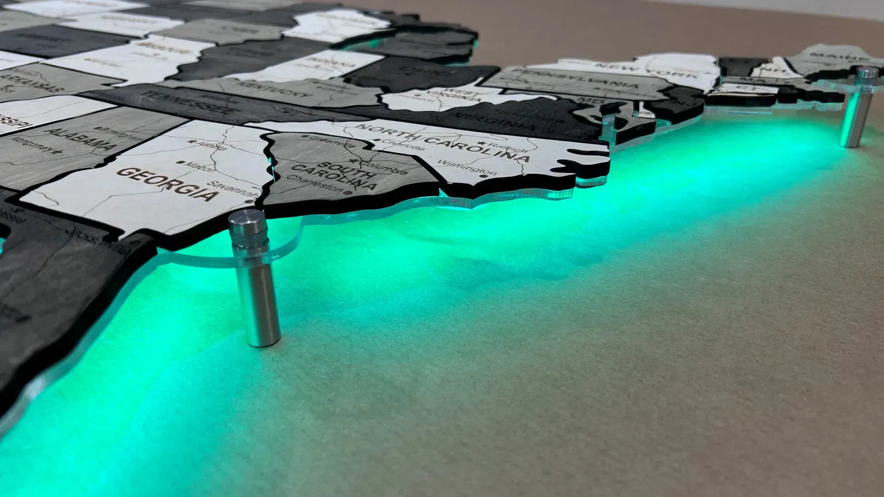 Карта США з дорогами на акрилі з підсвіткою RGB між штатами колір Black&White