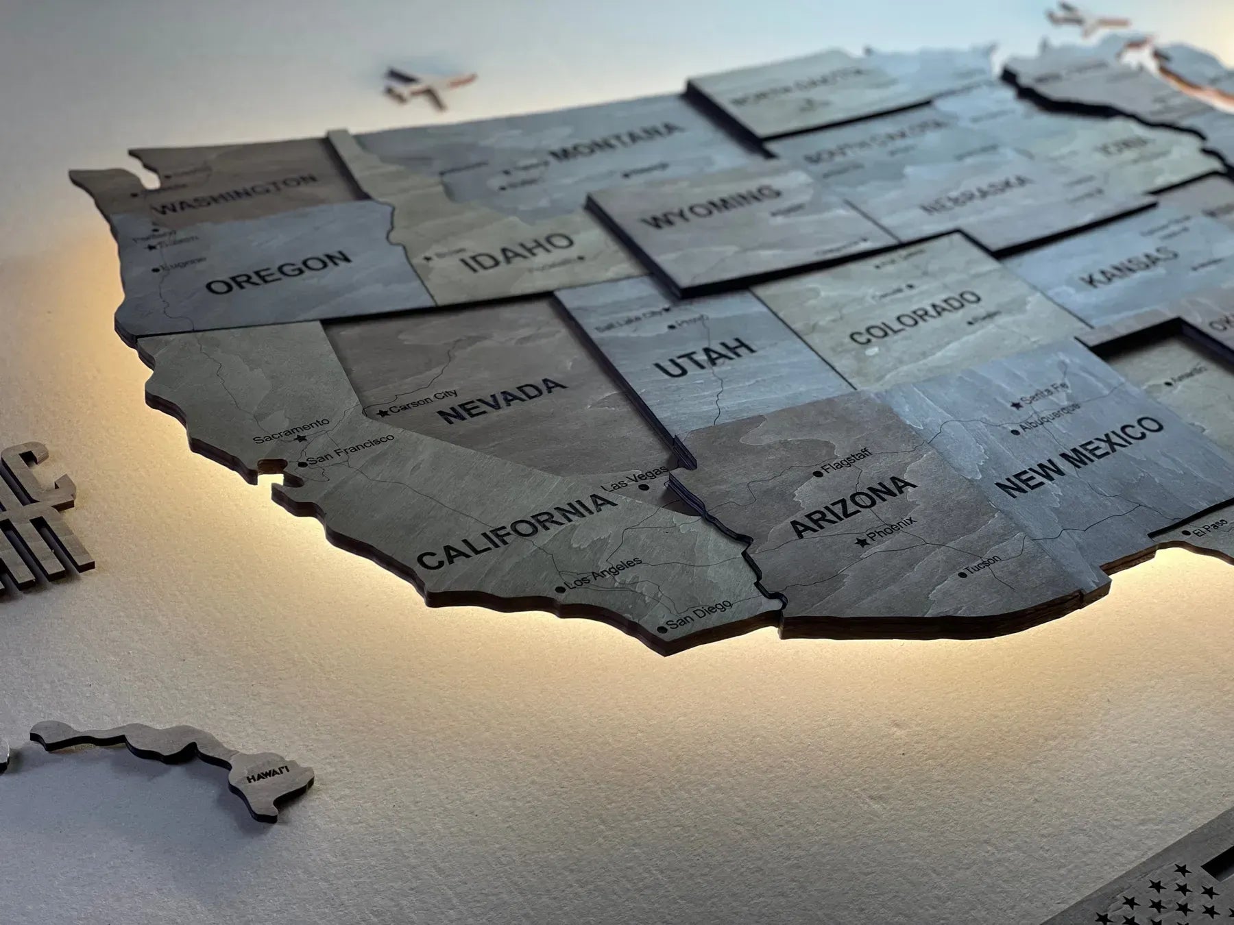 Багатошарова карта США з дорогами та підсвіткою по контуру, колір Helsinki