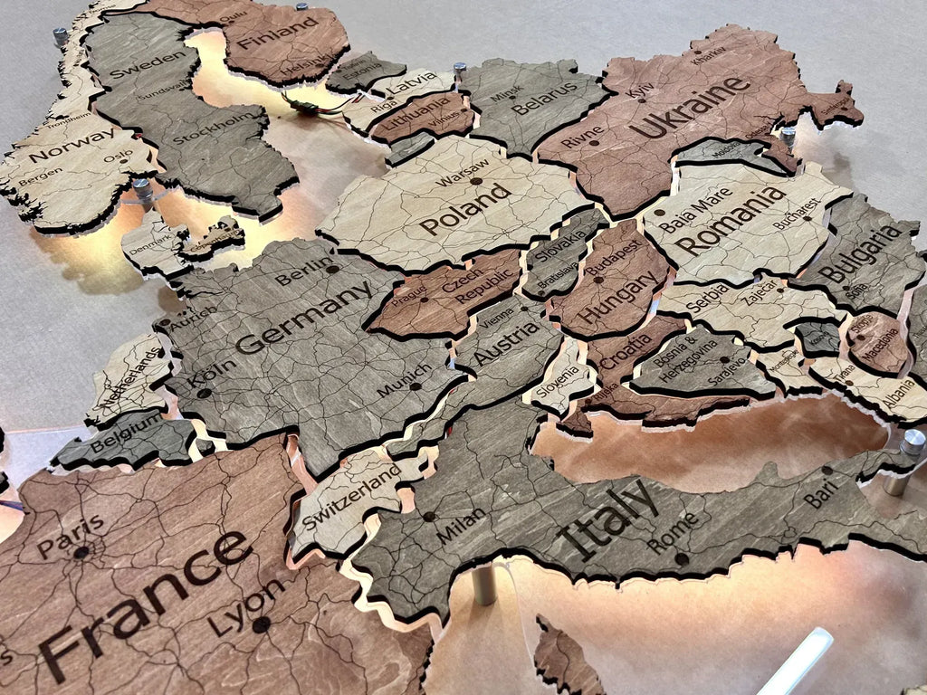 Карта Європи на акрилі з підсвіткою між країнами колір Warm