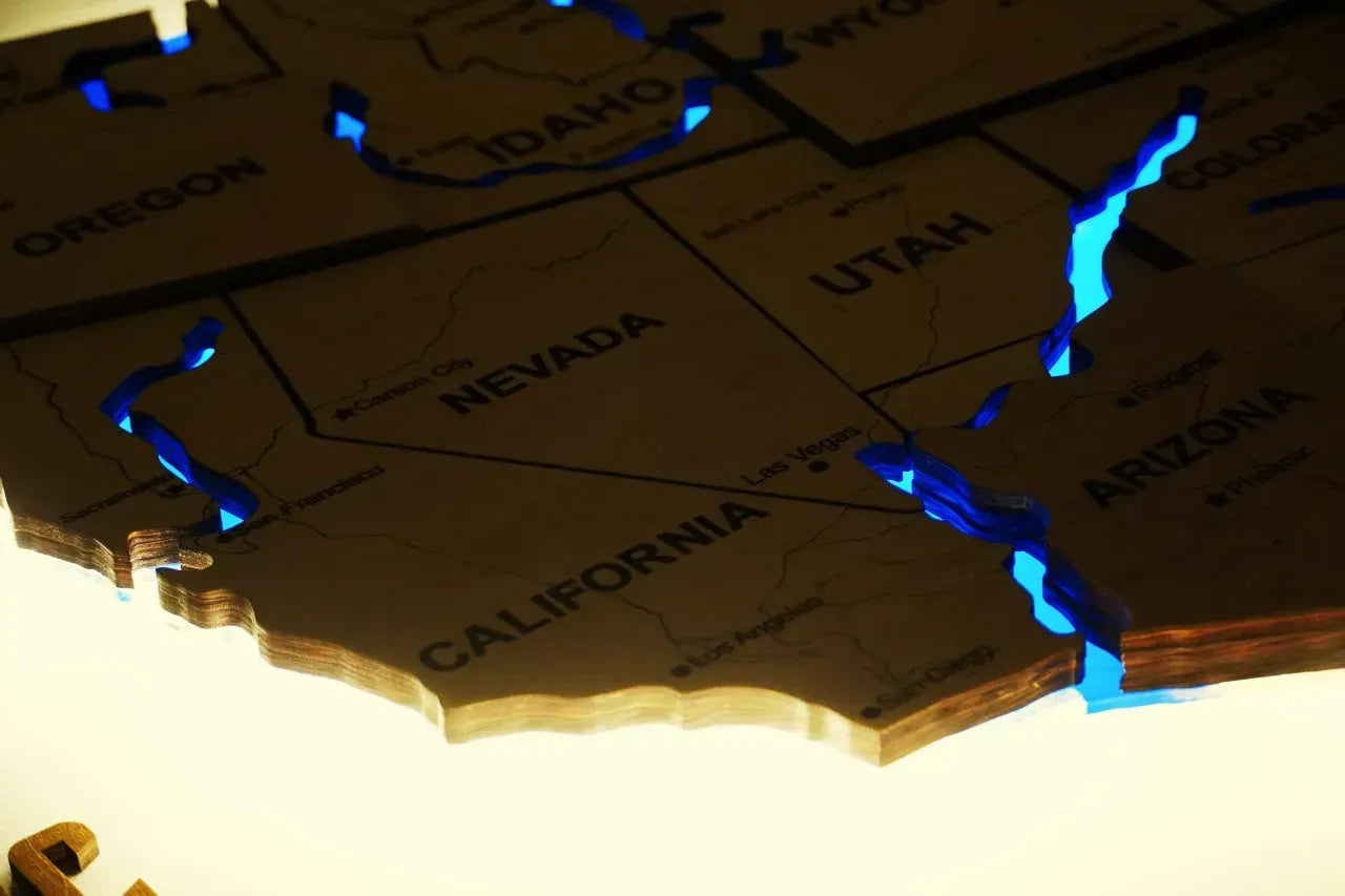 Карта США на акрилі, з дорогами та підсвіткою річок та по контуру, колір Natural