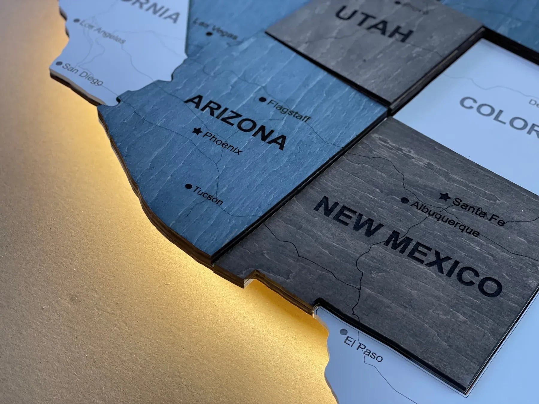 Багатошарова карта США з дорогами та підсвіткою по контуру, колір Loft