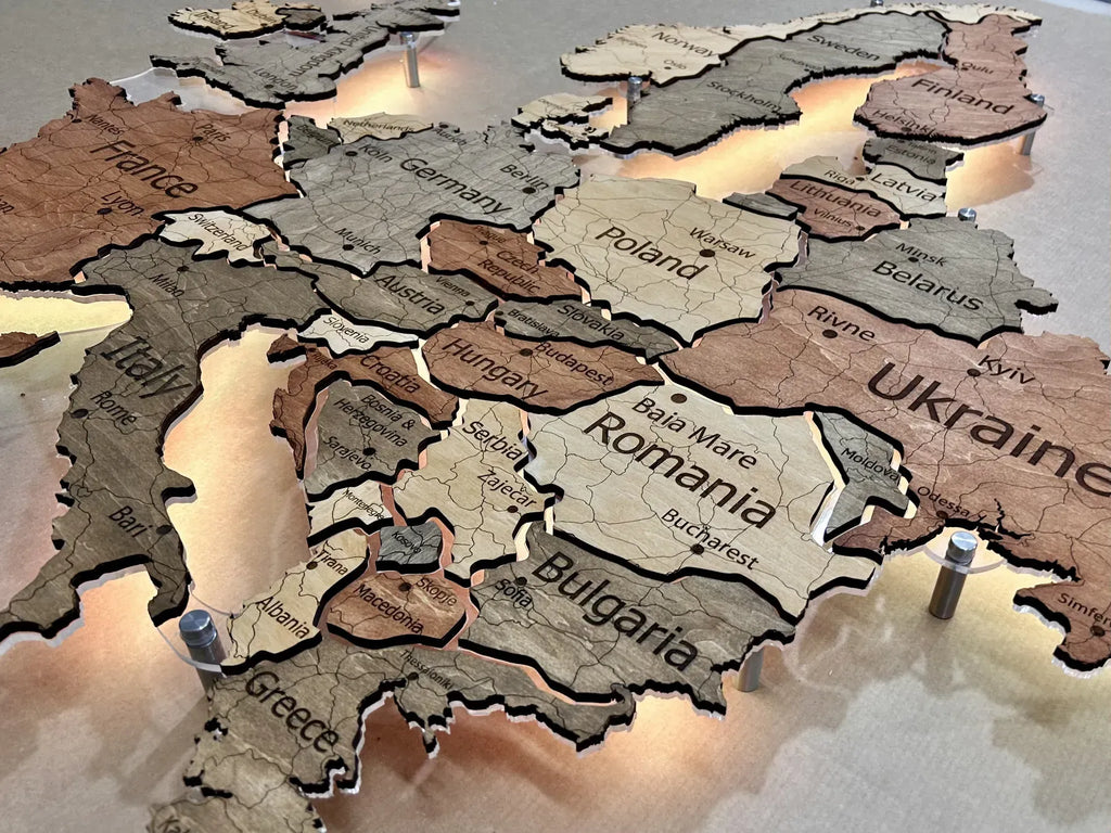 Карта Європи на акрилі з підсвіткою між країнами колір Warm