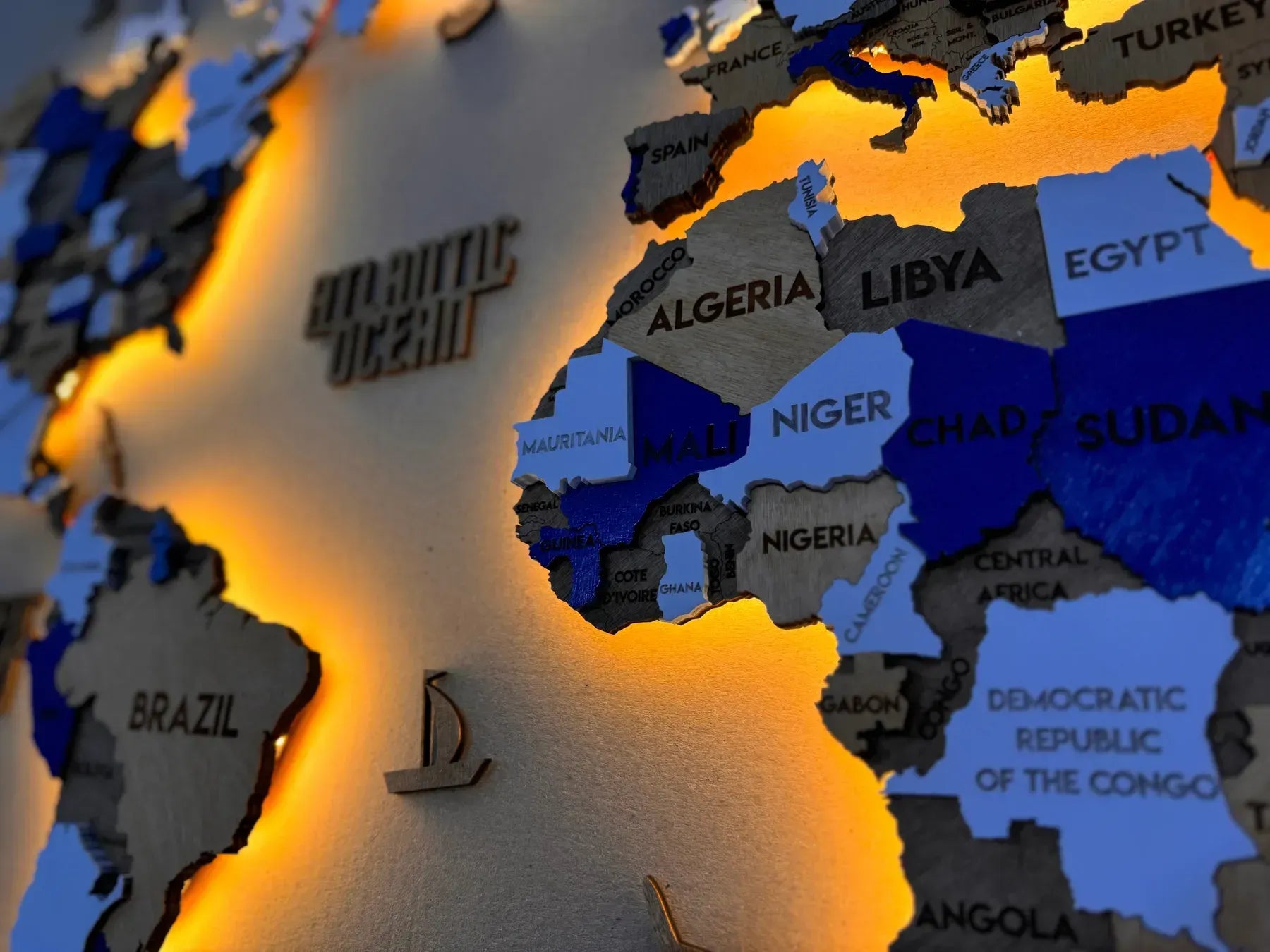 Багатошарова карта світу з підсвіткою колір Blur