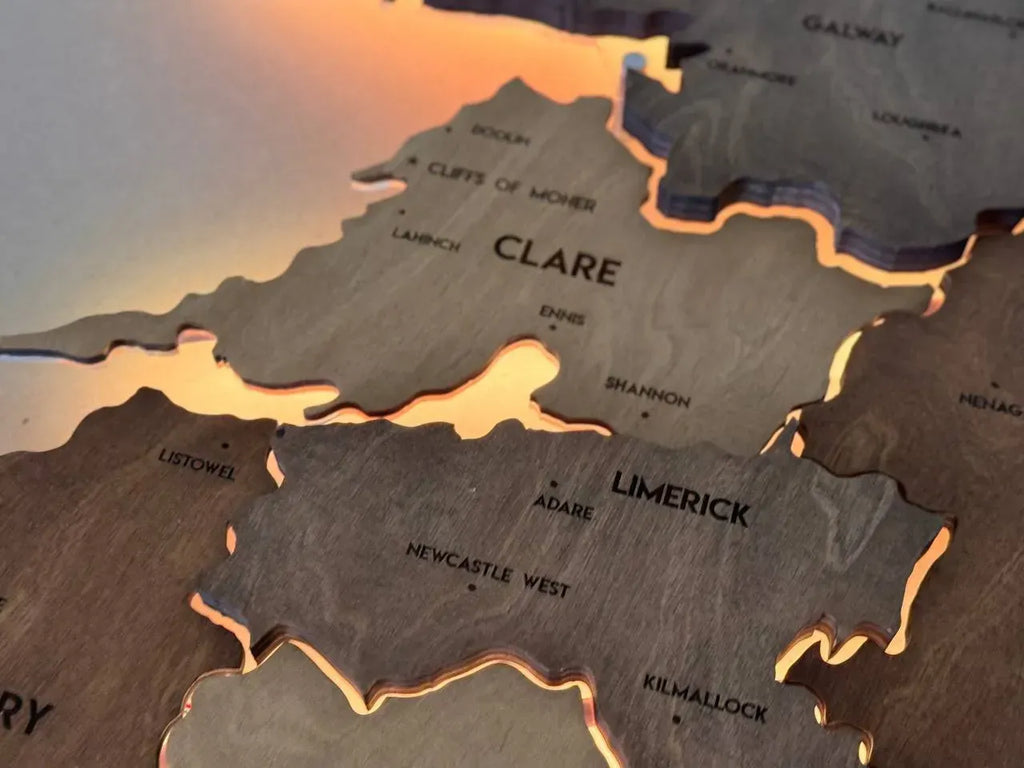 Багатошарова карта Ірландії на акрилі з підсвіткою між регіонами, колір Rosewood