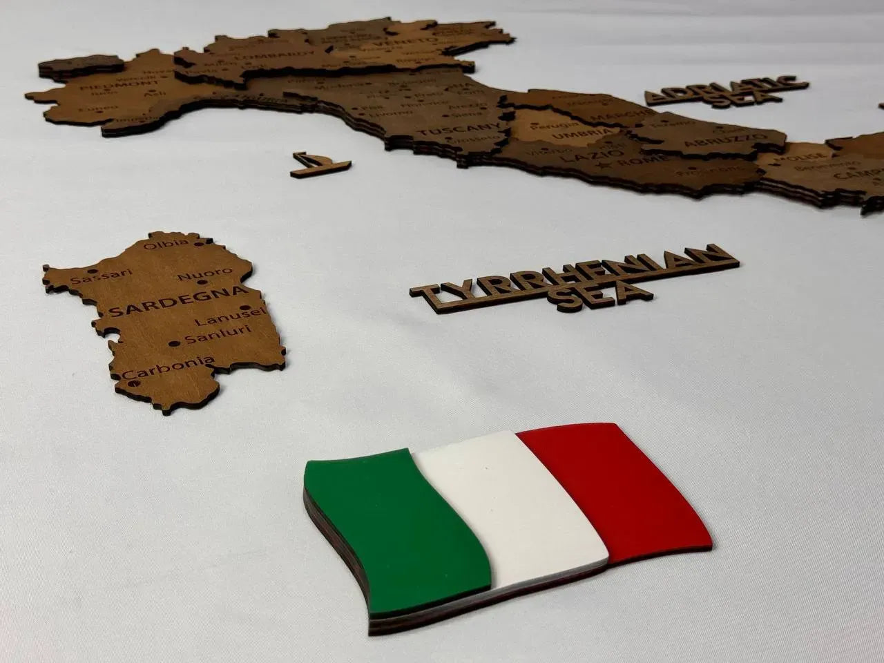 Багатошарова карта Італії з дерева, колір Rosewood