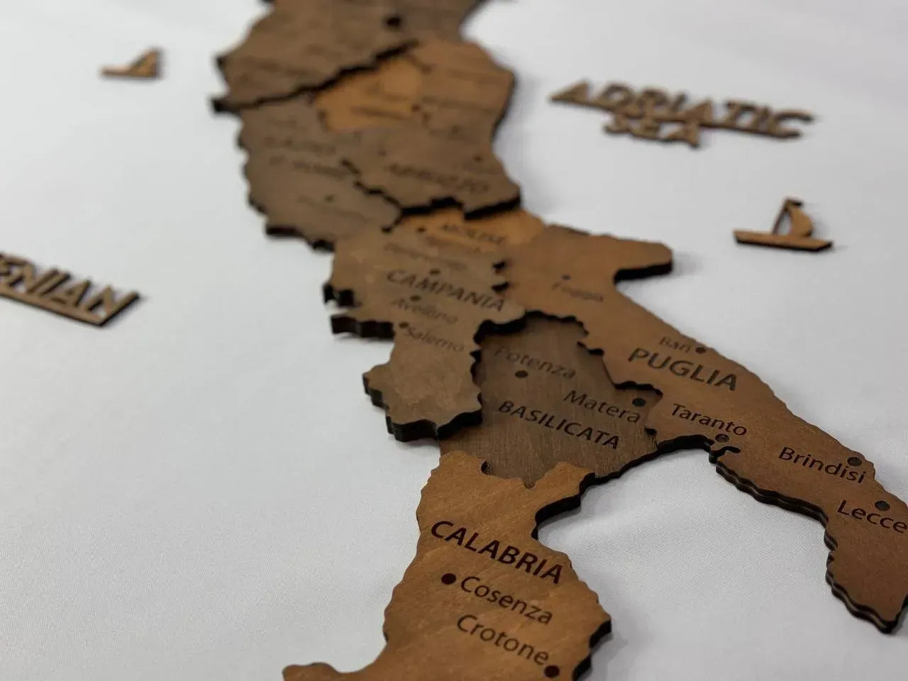 Багатошарова карта Італії з дерева, колір Rosewood