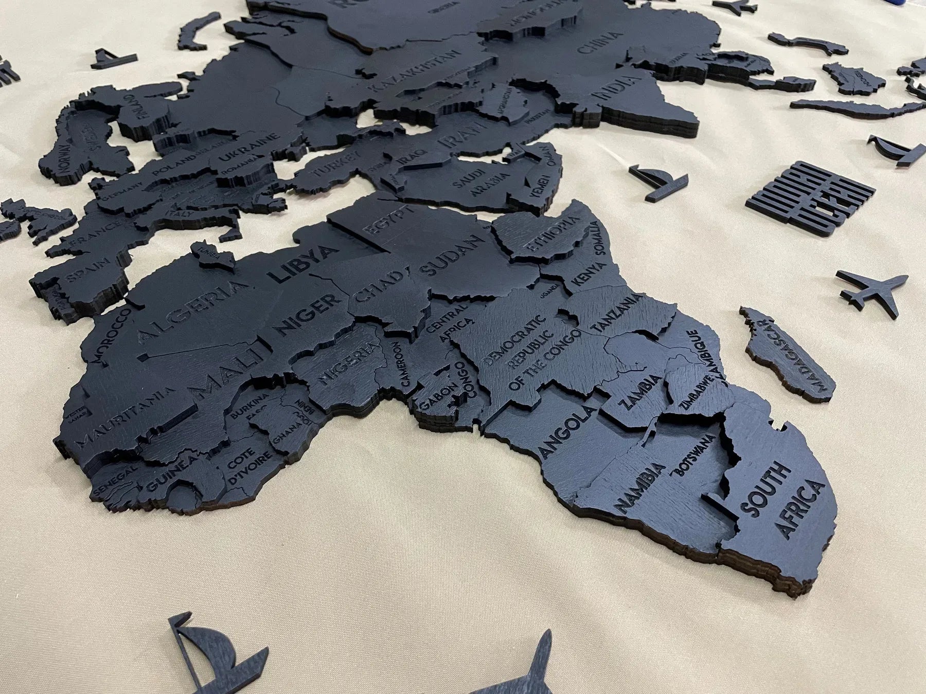 Багатошарова карта світу колір Nero