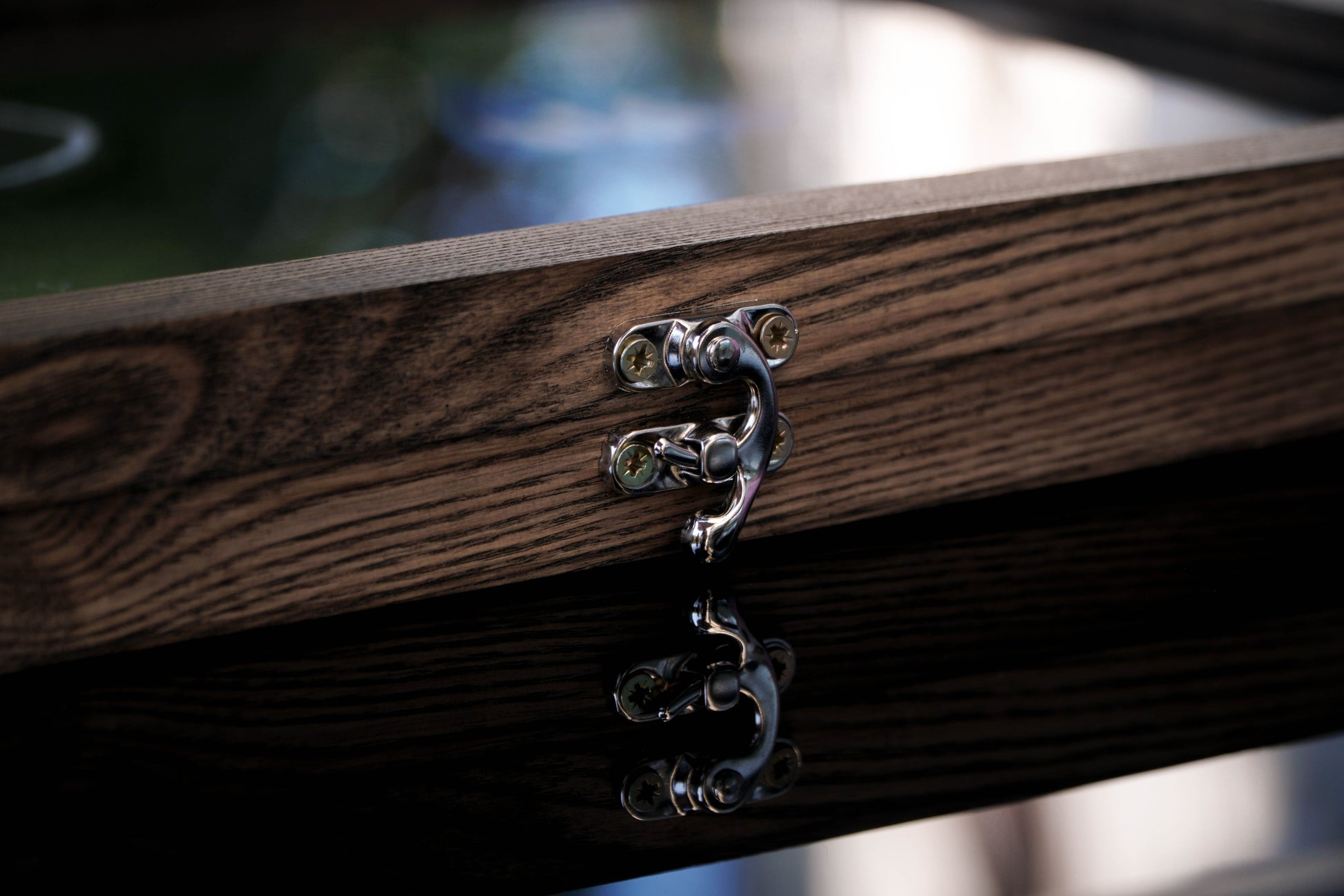 Дерев’яна рамка-вітрина для зберігання нашивок, шевронів. Колір Венге