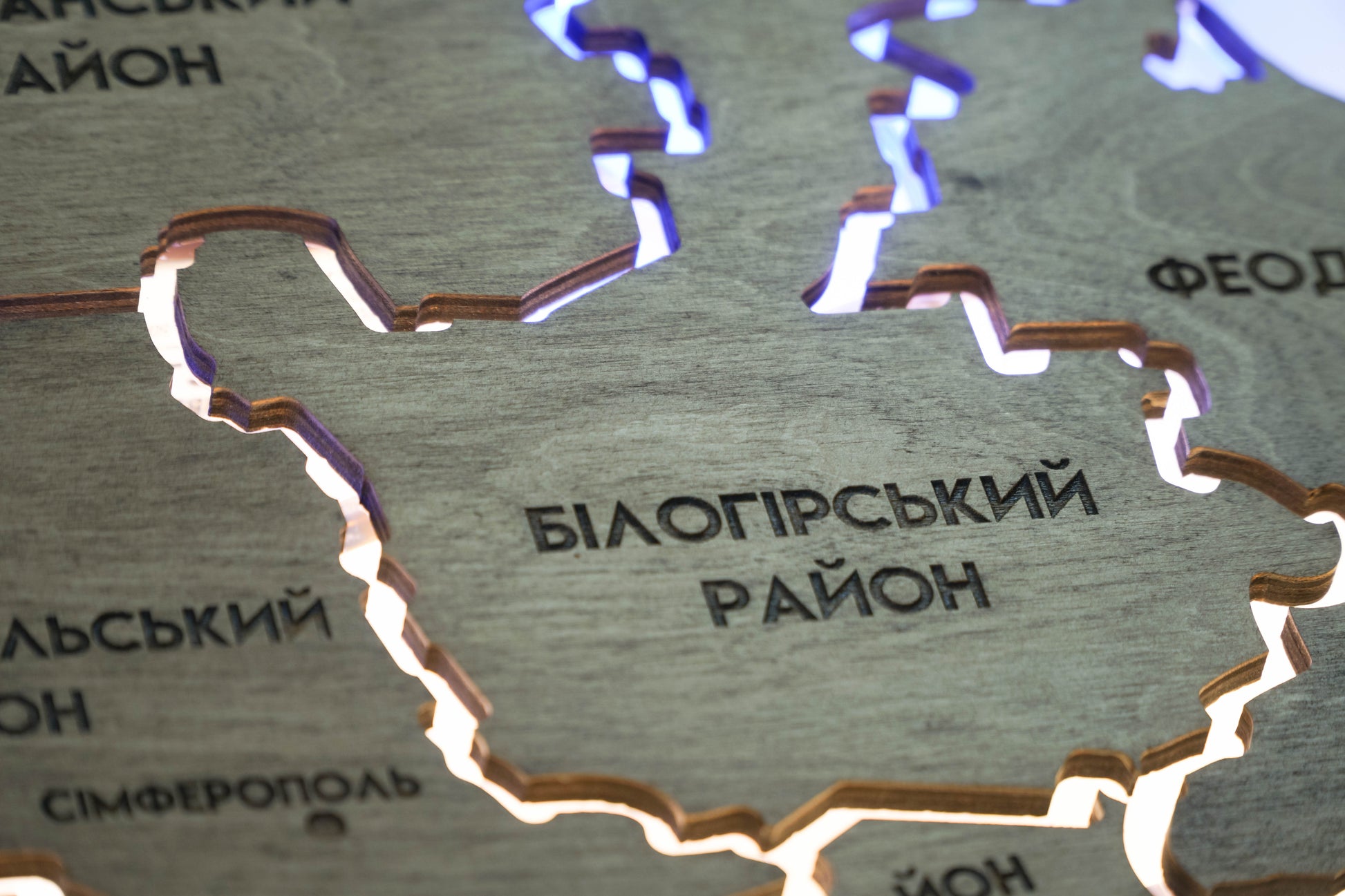 Карта АР Крим на акрилі, з підсвіткою між районами