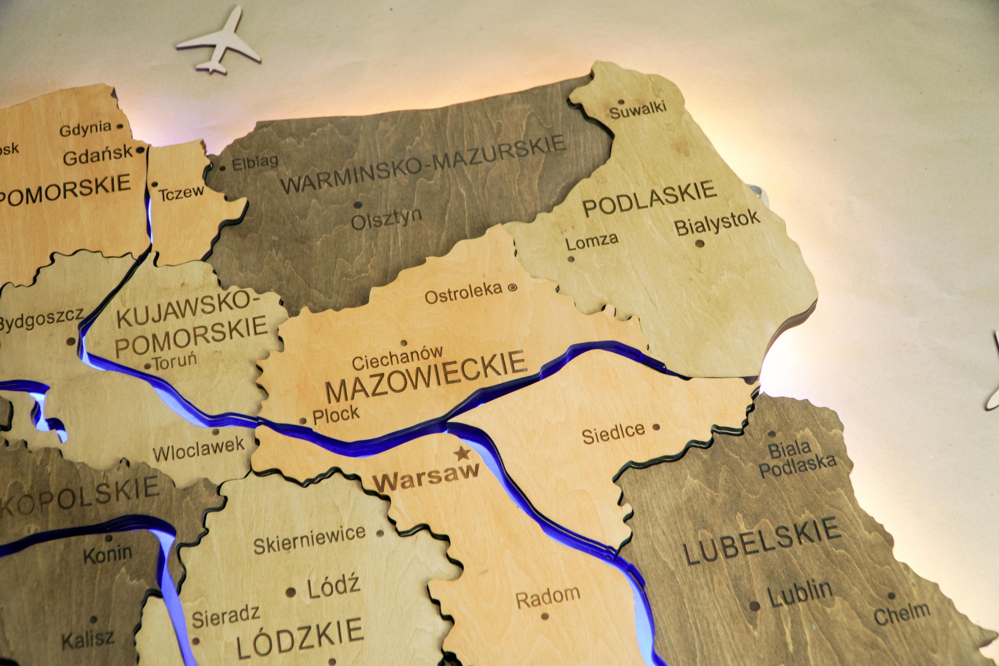 Дерев'яна багатошарова карта Польщі з підсвіткою річок та контуру, колір Light Tree