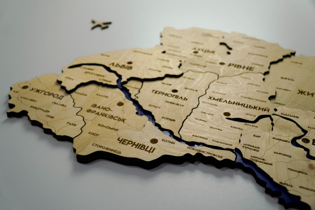 Карта України багатошарова 3D з річками і дорогами колір Natural