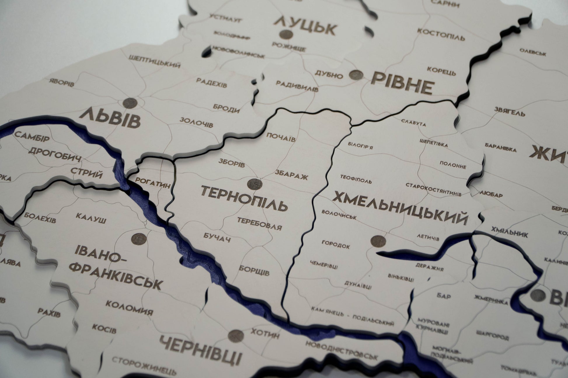 Деталізована карта України багатошарова 3D з річками колір White