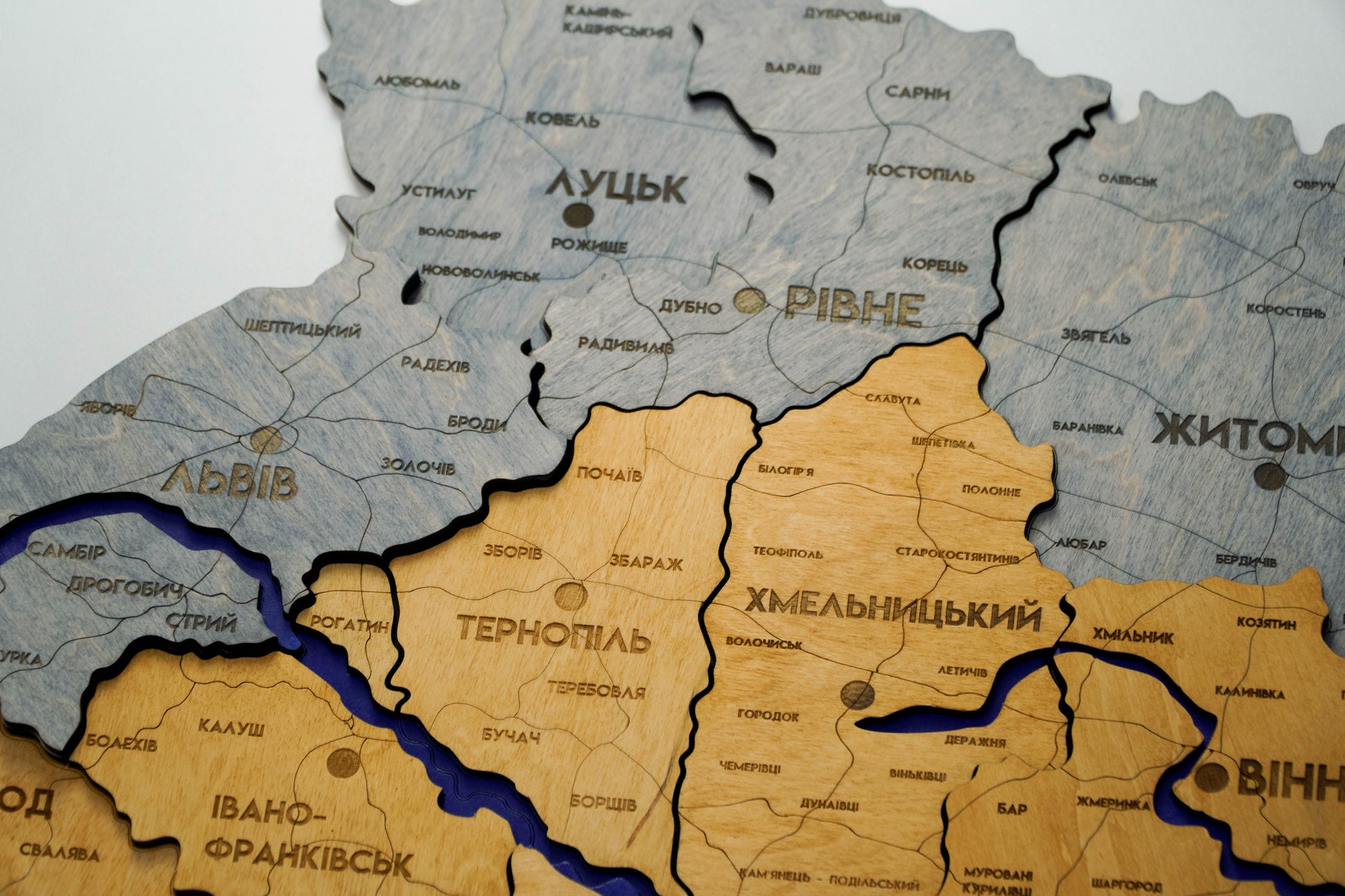 Деталізована карта України багатошарова 3D з річками колір Flag