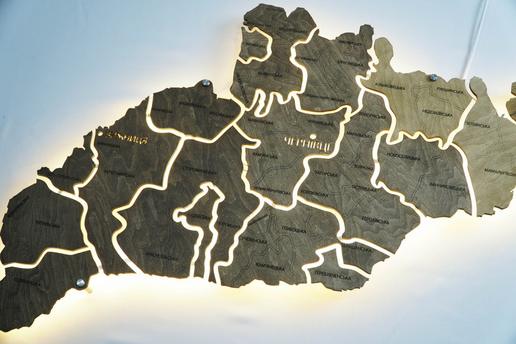 Карта Чернівецької області на акрилі, з підсвіткою між районами, колір Палісандр