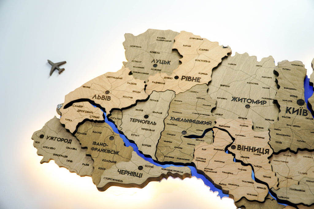 Деталізована карта України з підсвіткою річок та по контуру колір Light tree